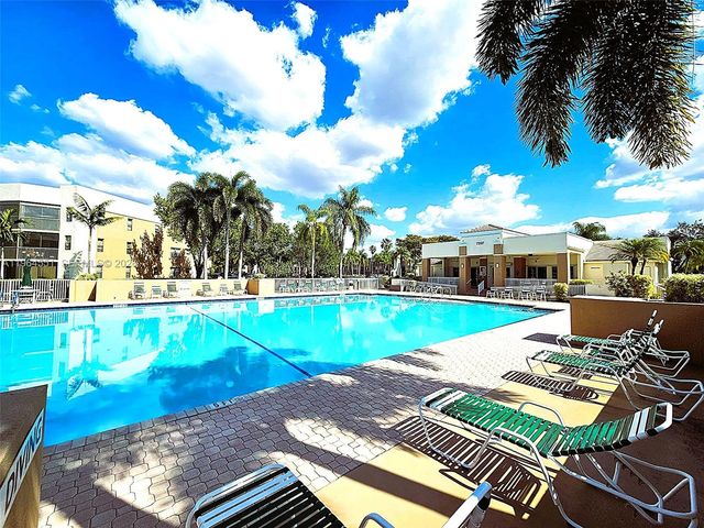 10722 W Clairmont Cir 102, Tamarac, FL 33321