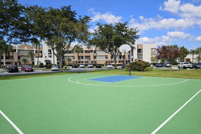 10722 W Clairmont Cir 102, Tamarac, FL 33321