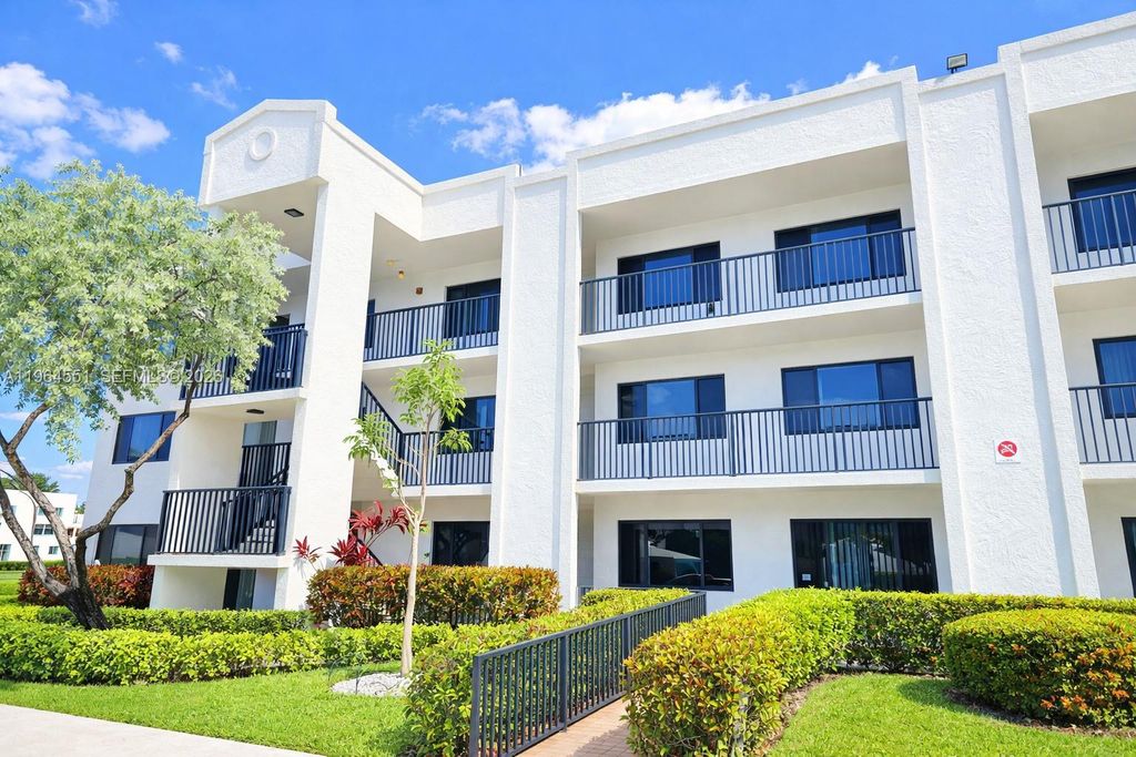 10722 W Clairmont Cir 102, Tamarac, FL 33321