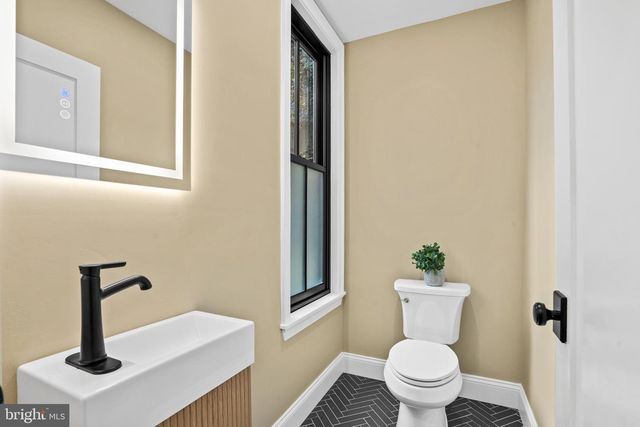 2214 MOUNT VERNON ST, Philadelphia, PA 19130