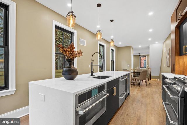 2214 MOUNT VERNON ST, Philadelphia, PA 19130