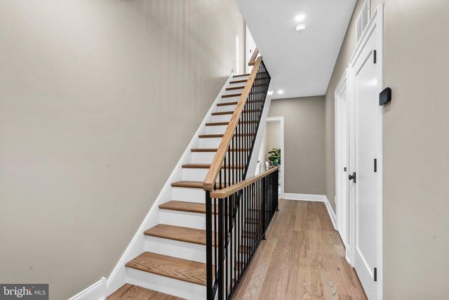 2214 MOUNT VERNON ST, Philadelphia, PA 19130