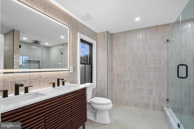 2214 MOUNT VERNON ST, Philadelphia, PA 19130