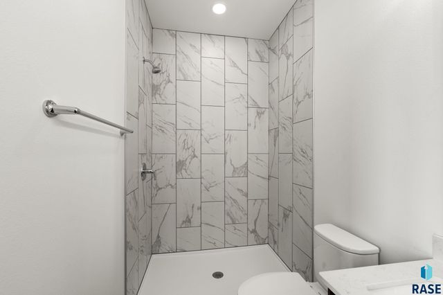 6400 S Dublin Ave Avenue, Sioux Falls, SD 57106