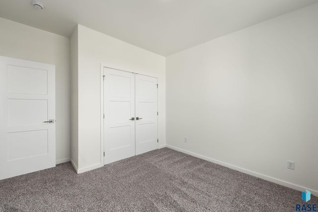 6400 S Dublin Ave Avenue, Sioux Falls, SD 57106