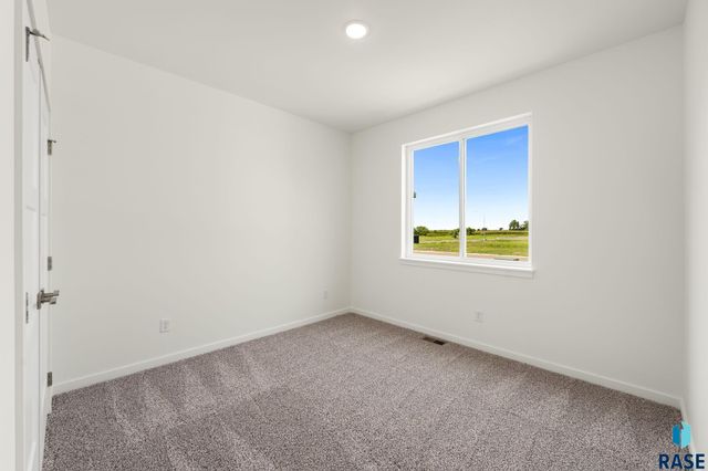 6400 S Dublin Ave Avenue, Sioux Falls, SD 57106