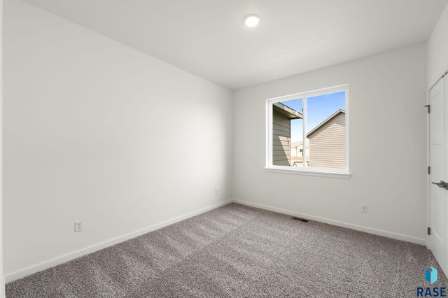 6400 S Dublin Ave Avenue, Sioux Falls, SD 57106