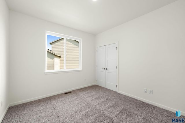 6400 S Dublin Ave Avenue, Sioux Falls, SD 57106