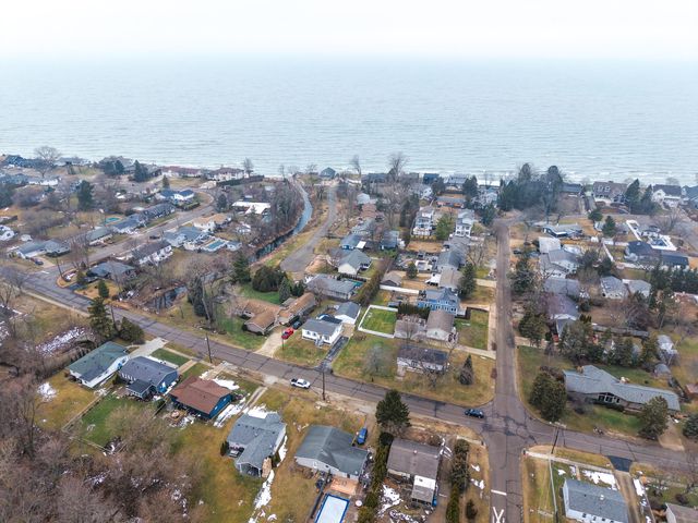 911 W Water Street, New Buffalo City, MI 49117