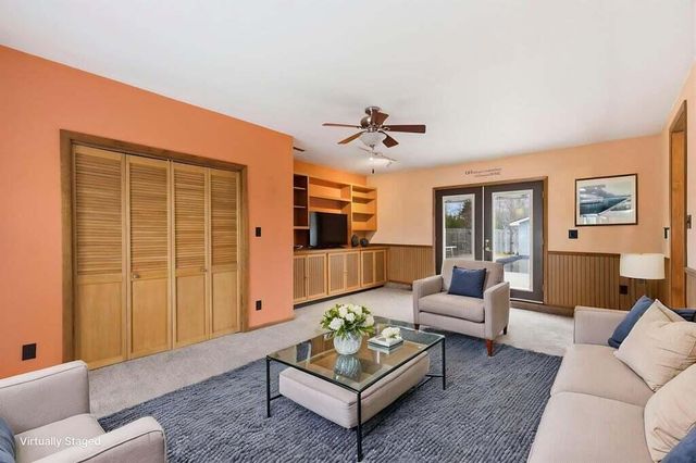 911 W Water Street, New Buffalo City, MI 49117