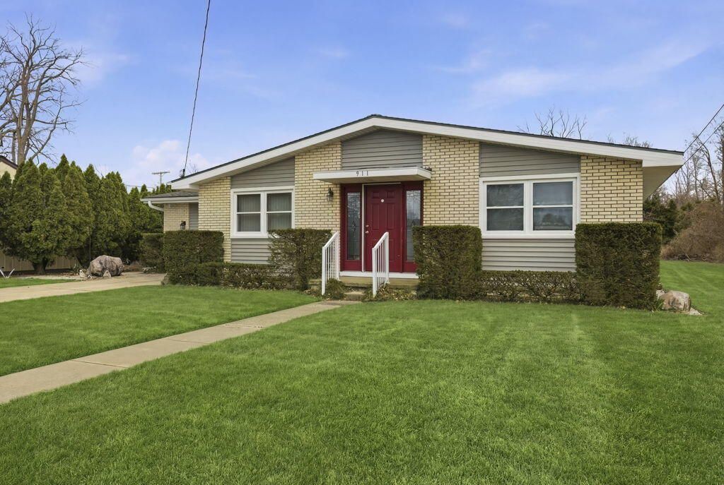 911 W Water Street, New Buffalo City, MI 49117