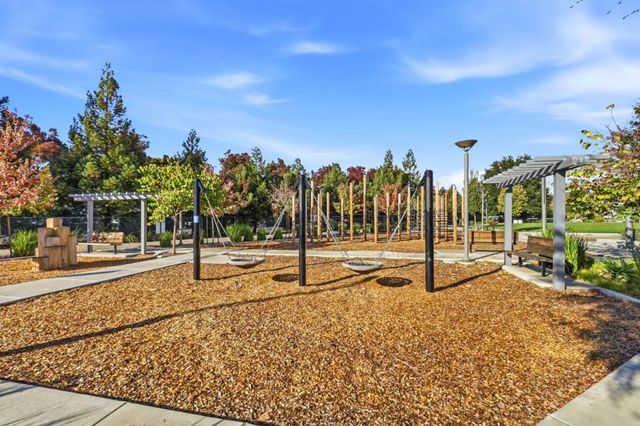 5740 Vibrant Loop, San Jose, CA 95119