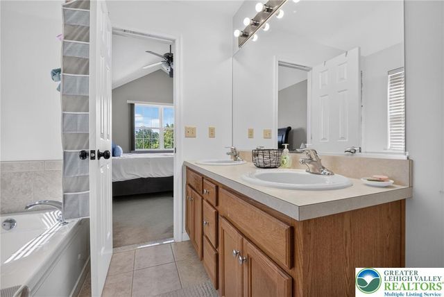 4130 Redbud Drive East, Whitehall Twp, PA 18052
