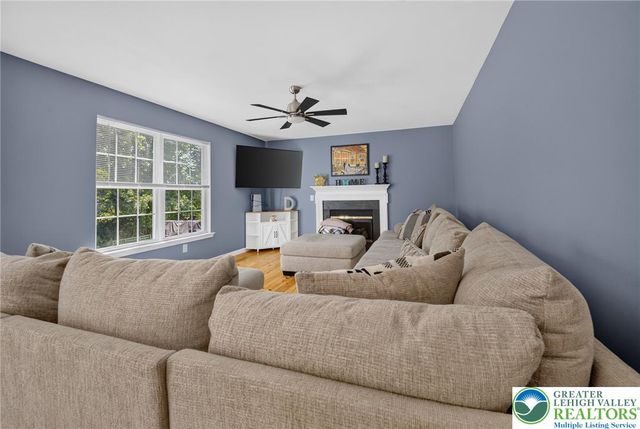 4130 Redbud Drive East, Whitehall Twp, PA 18052