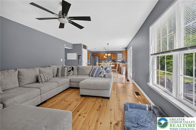 4130 Redbud Drive East, Whitehall Twp, PA 18052