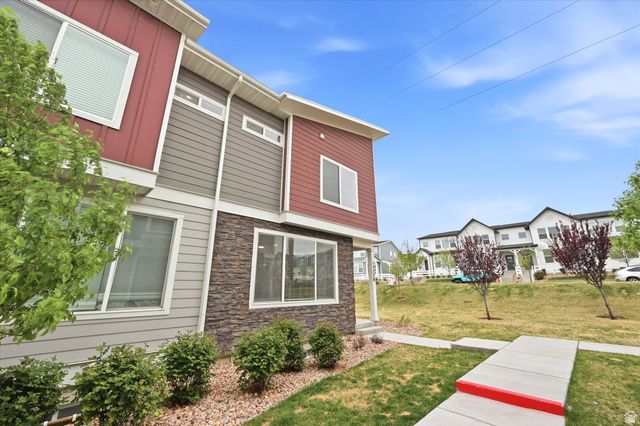 15538 S TRUMPET LN, Bluffdale, UT 84065