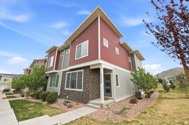 15538 S TRUMPET LN, Bluffdale, UT 84065