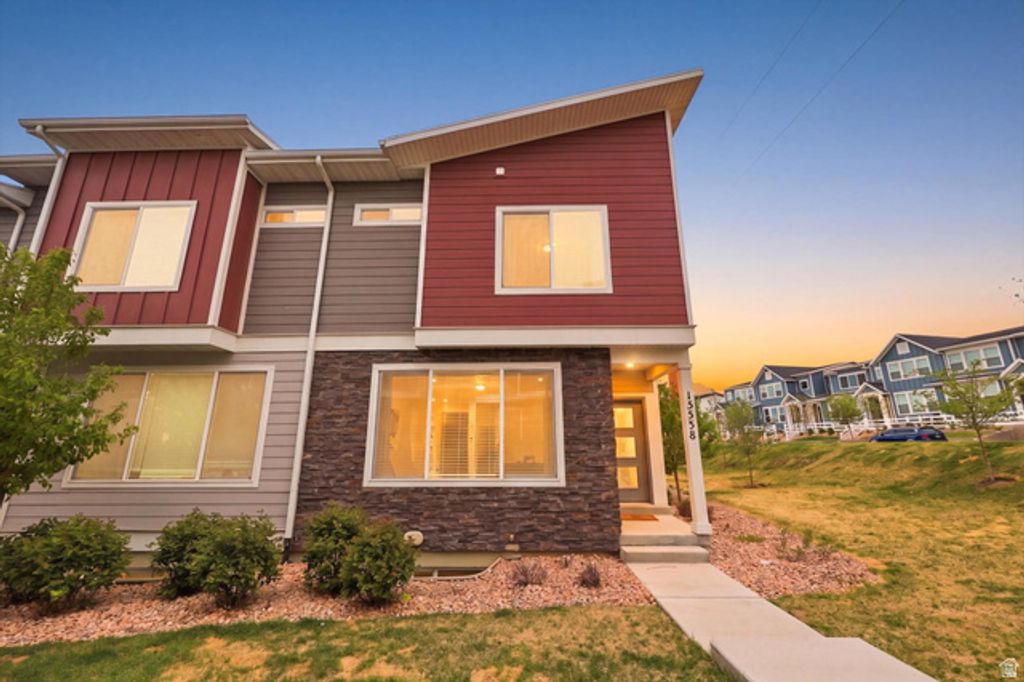 15538 S TRUMPET LN, Bluffdale, UT 84065
