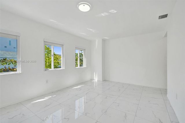 10065 Bay Harbor Ter, Bay Harbor Islands, FL 33154