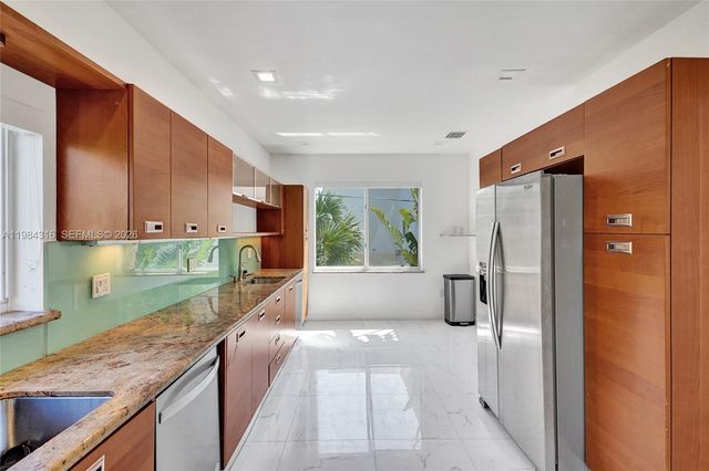 10065 Bay Harbor Ter, Bay Harbor Islands, FL 33154