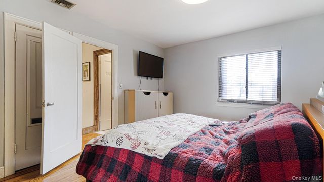 2521 Yates Avenue, Bronx, NY 10469