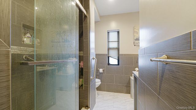 2521 Yates Avenue, Bronx, NY 10469