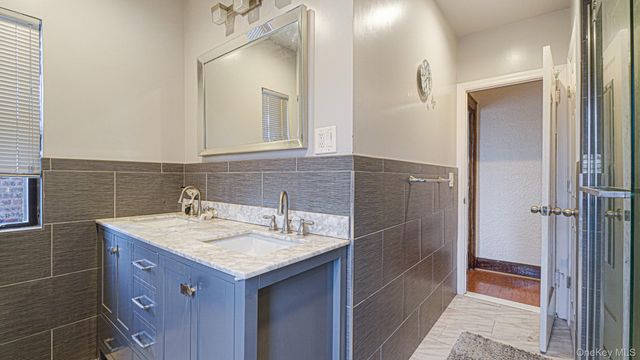 2521 Yates Avenue, Bronx, NY 10469