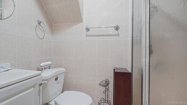 2521 Yates Avenue, Bronx, NY 10469