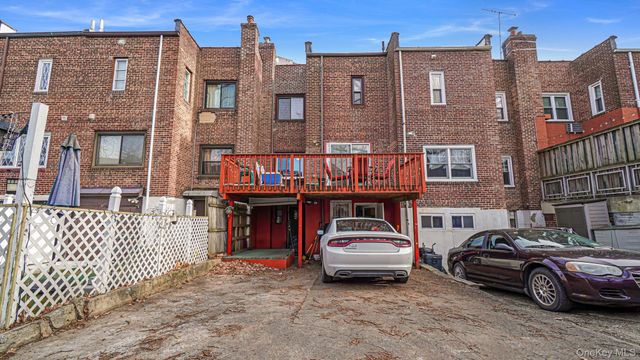 2521 Yates Avenue, Bronx, NY 10469