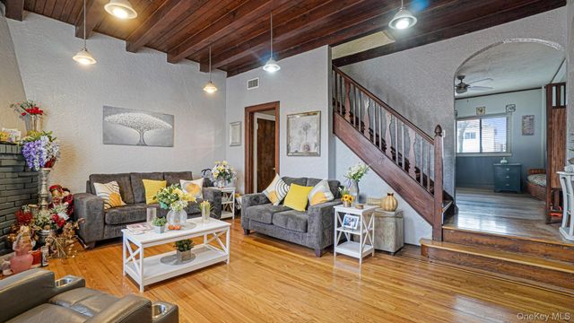 2521 Yates Avenue, Bronx, NY 10469