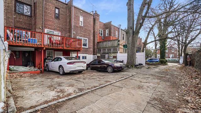 2521 Yates Avenue, Bronx, NY 10469