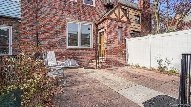 2521 Yates Avenue, Bronx, NY 10469