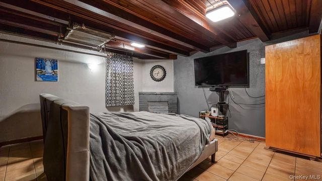 2521 Yates Avenue, Bronx, NY 10469