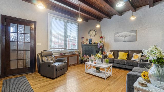 2521 Yates Avenue, Bronx, NY 10469