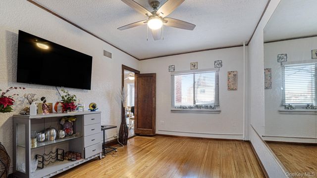 2521 Yates Avenue, Bronx, NY 10469