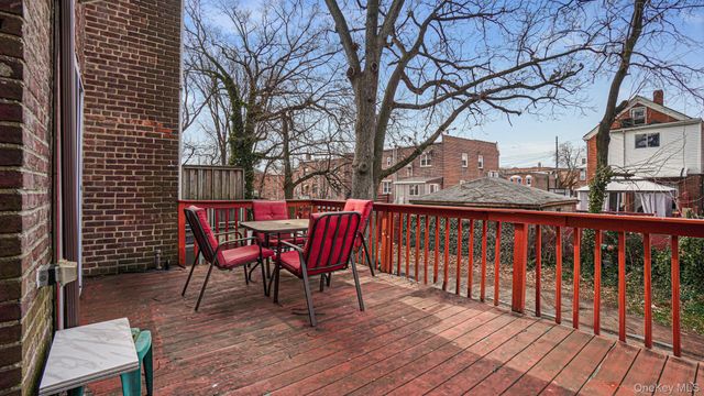 2521 Yates Avenue, Bronx, NY 10469