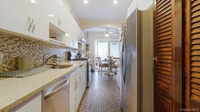 2521 Yates Avenue, Bronx, NY 10469