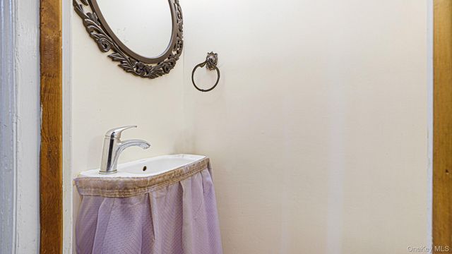 2521 Yates Avenue, Bronx, NY 10469