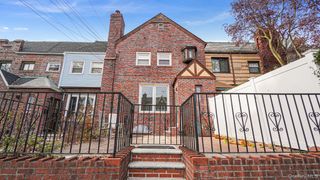2521 Yates Avenue, Bronx, NY 10469