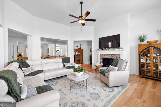 73 Oakhurst Trail, Sharpsburg, GA 30277