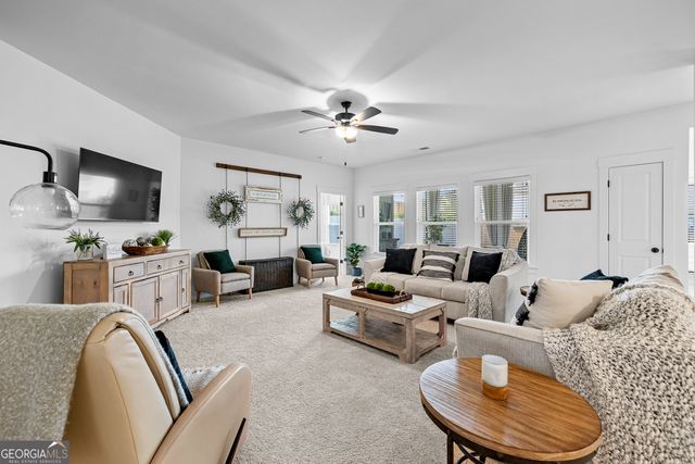 73 Oakhurst Trail, Sharpsburg, GA 30277