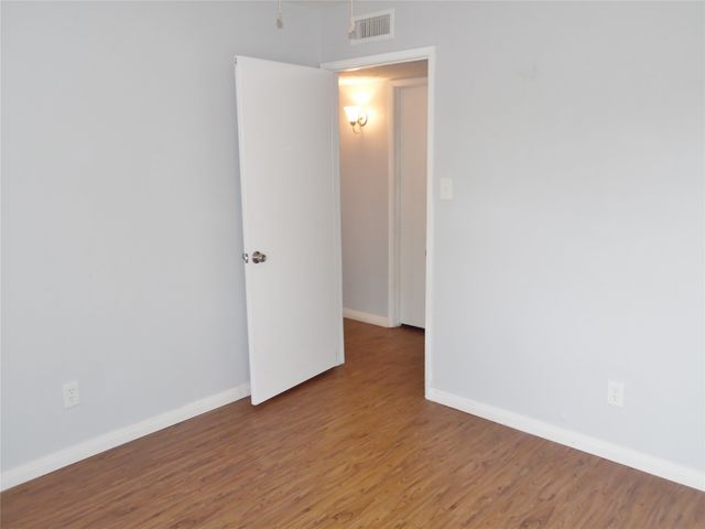 6933 Sunflower Circle N, Fort Worth, TX 76120