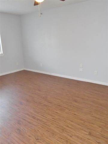 6933 Sunflower Circle N, Fort Worth, TX 76120