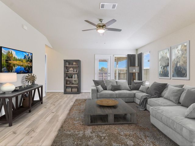 125 Holmby DR, Hutto, TX 78634