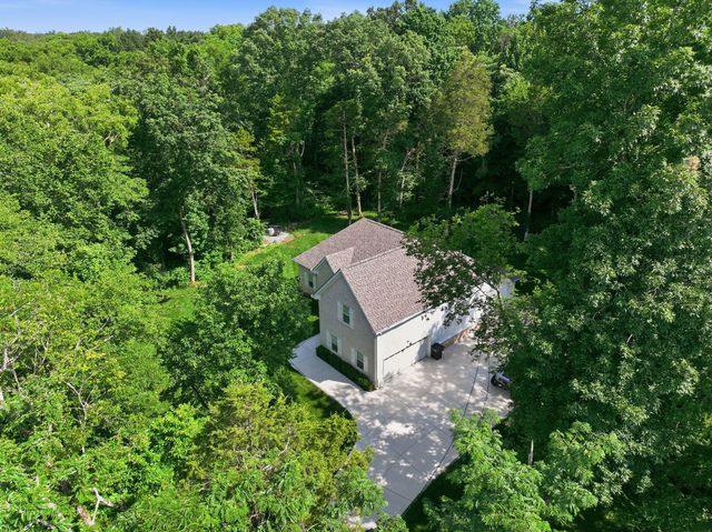 1304 Summer Station Dr, Chapel Hill, TN 37034
