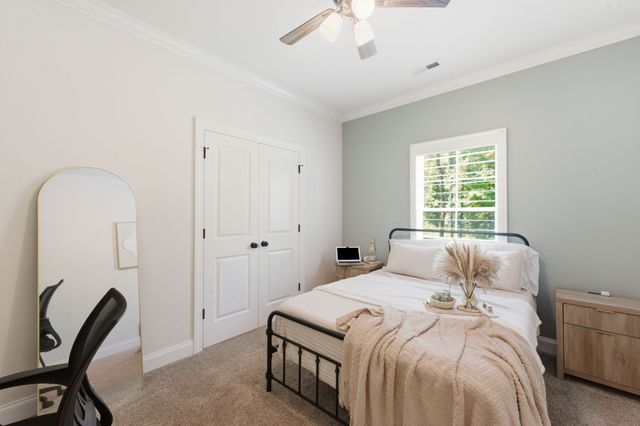 1304 Summer Station Dr, Chapel Hill, TN 37034
