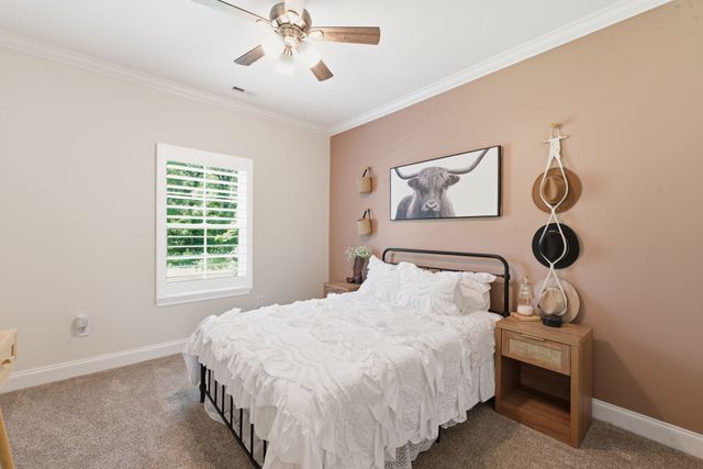 1304 Summer Station Dr, Chapel Hill, TN 37034