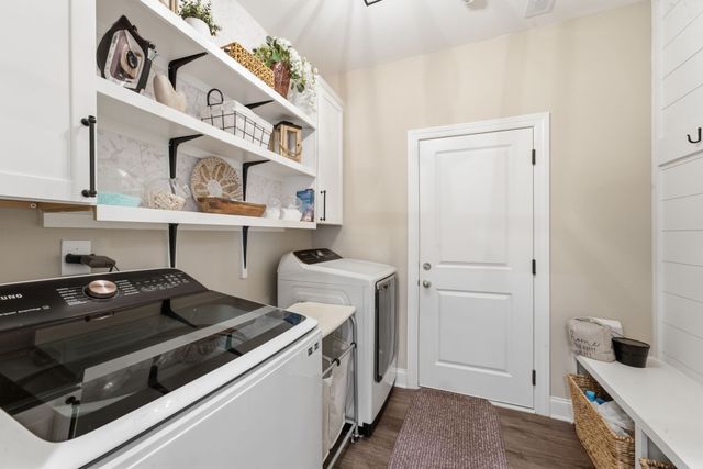 1304 Summer Station Dr, Chapel Hill, TN 37034
