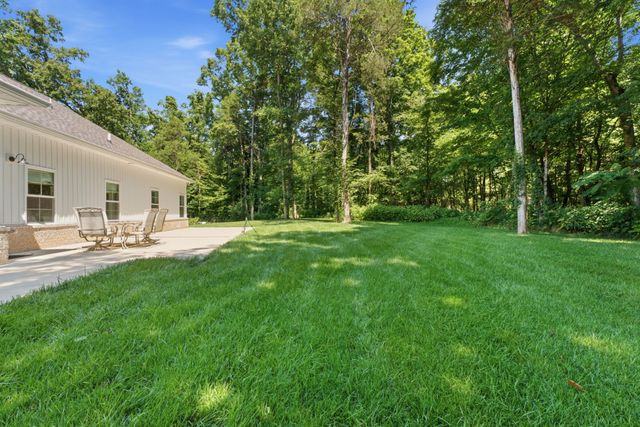 1304 Summer Station Dr, Chapel Hill, TN 37034