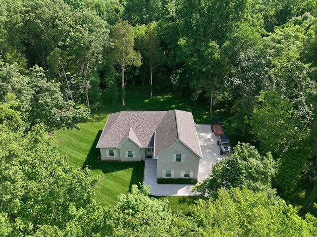 1304 Summer Station Dr, Chapel Hill, TN 37034